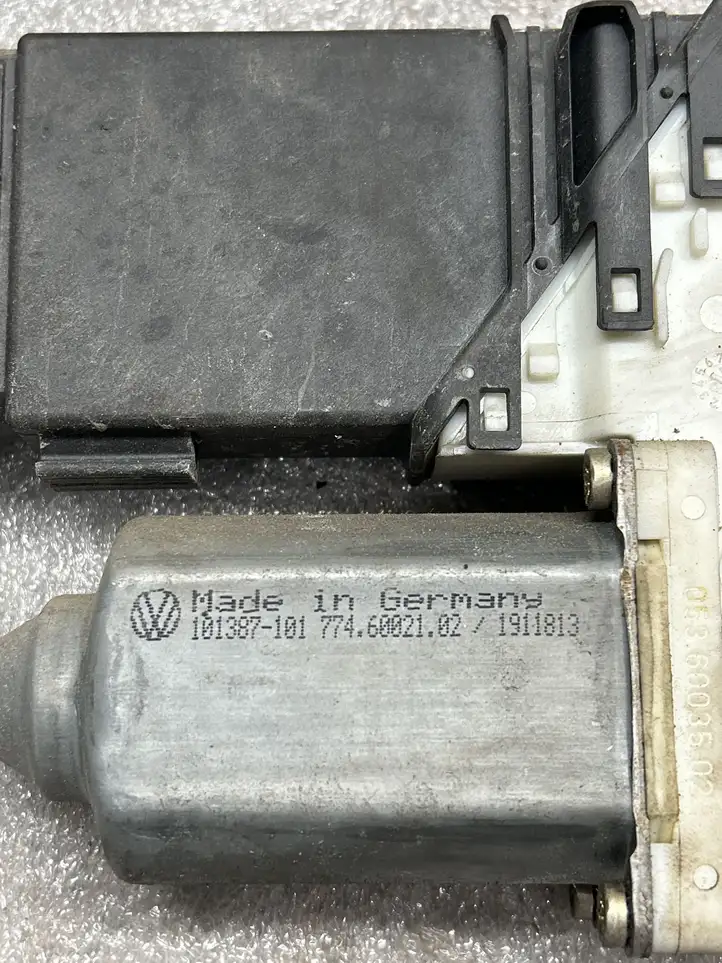 Volkswagen Golf IV (1998 - 2005) 0536003502 Прочие детали салона — фото 2