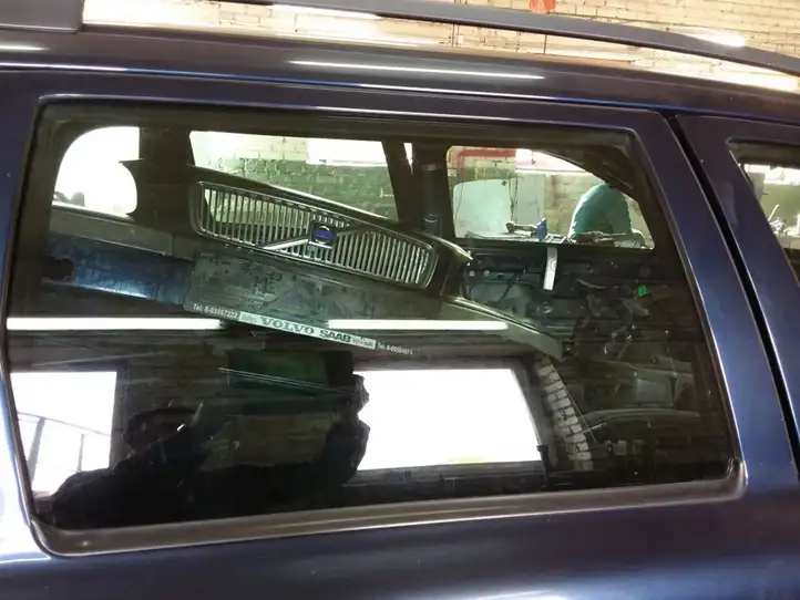 Volvo V70 (2000 - 2004)   Основное стекло задних дверей