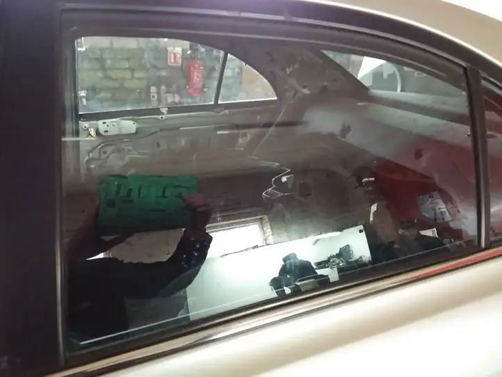 Toyota Avensis T250 (2003 - 2006) Стекло задней двери — фото 1