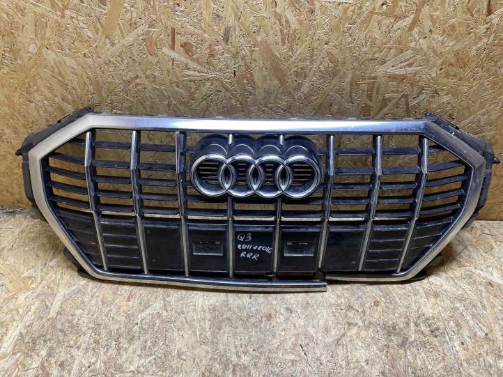 Audi Q3 8U Grotelės viršutinės