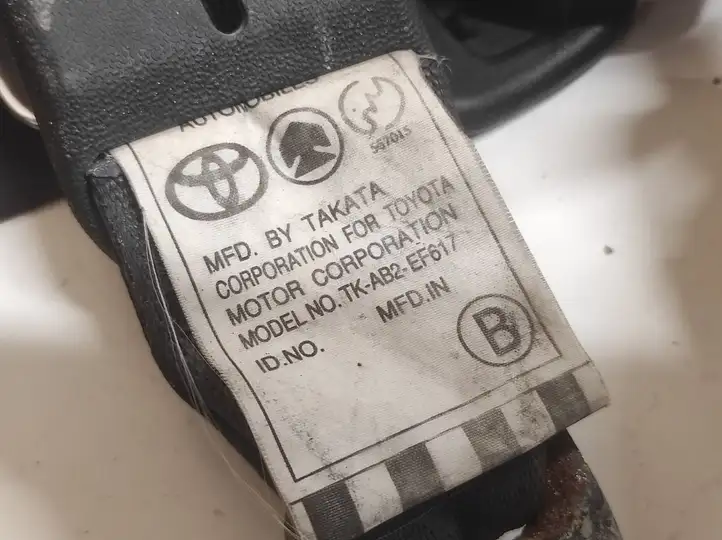Toyota Avensis Verso (2001 - 2004) Задний ремень безопасности — фото 6