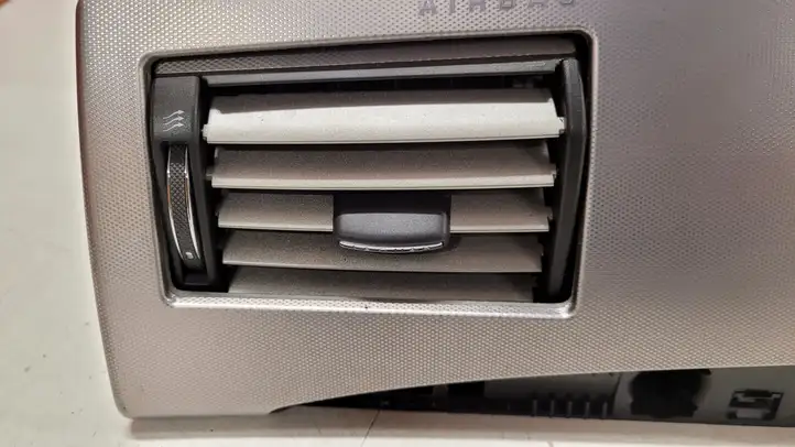 Jaguar XF X250 (2007 - 2015) 8X23043C26 Боковой воздушный дефлектор — фото 4