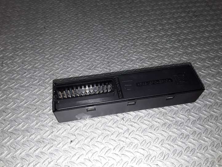 Opel Vectra (2002 - 2005)  09228740 Блок управления крюка для прицепа