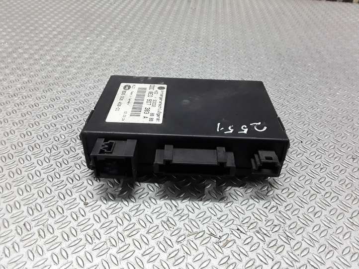Volkswagen Touran I (2003 - 2010)  8E0907383A Блок управления крюка для прицепа
