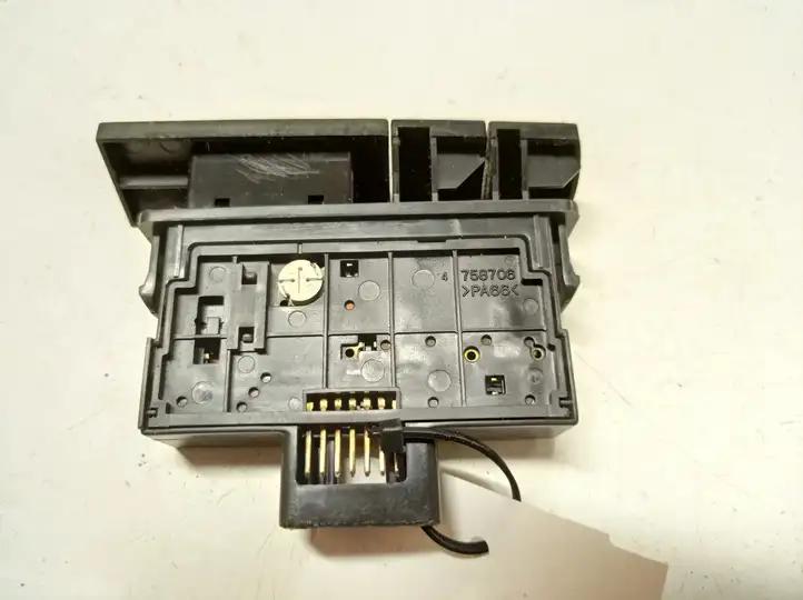 Toyota Prius (XW20) (2003 - 2009) 758706 Включатель аварийных фонарей — фото 2