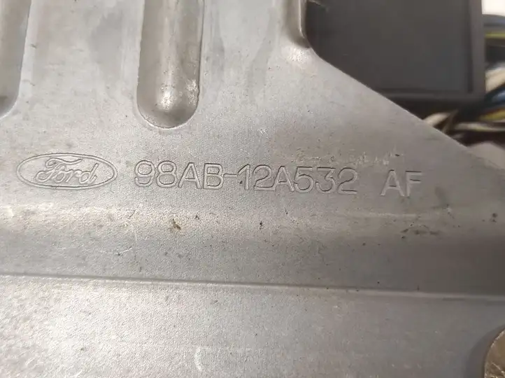 Ford Focus (1998 - 2004) 98ABCXG Блок управления двигателем (ЭБУ) — фото 3