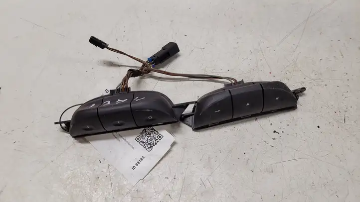 Opel Zafira A (1999 - 2003) 90561159 Кнопки на рулевом колесе — фото 1
