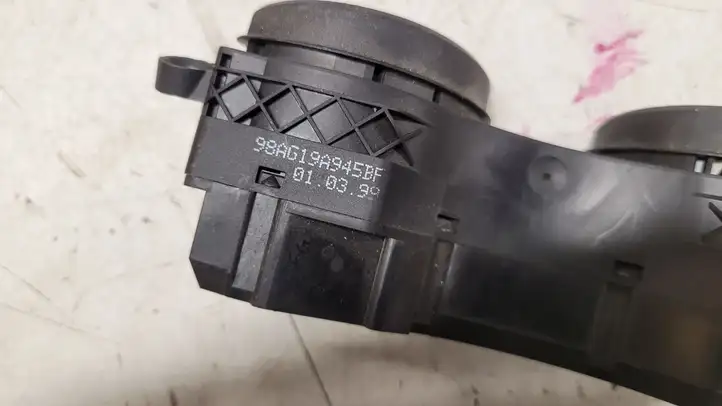 Ford Focus (1998 - 2004) 98AG19A945BF Кнопка обогрева стекла — фото 4