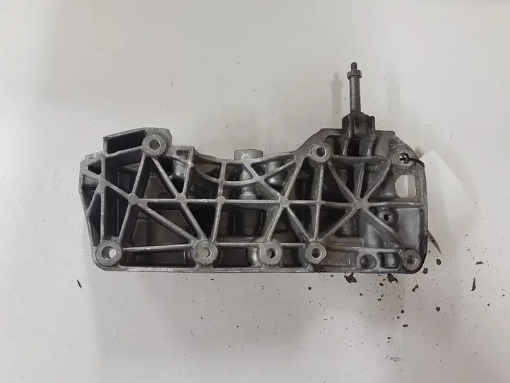 BMW X5 F15 (2013 - 2017) 1116850686303 Кронштейн генератора — фото 3