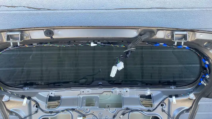 Kia Sorento (2009 - 2014) Крышка багажника — фото 8
