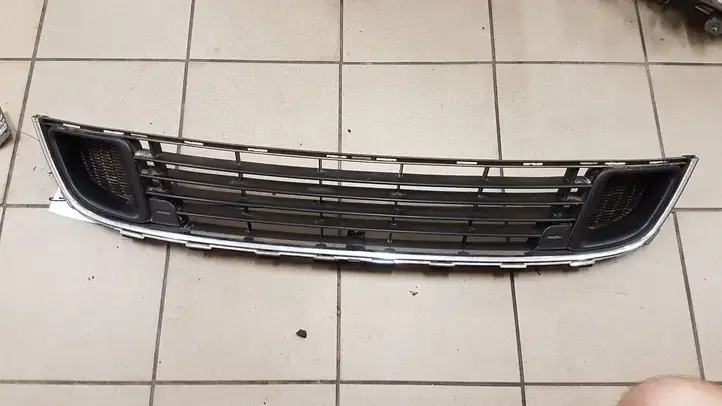 Citroen C5 (2008 - 2017) 9681052677 Нижняя решетка переднего бампера — фото 1