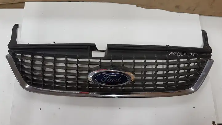 Ford Mondeo Mk III (2000 - 2007) 7S718200D Передняя решетка — фото 1