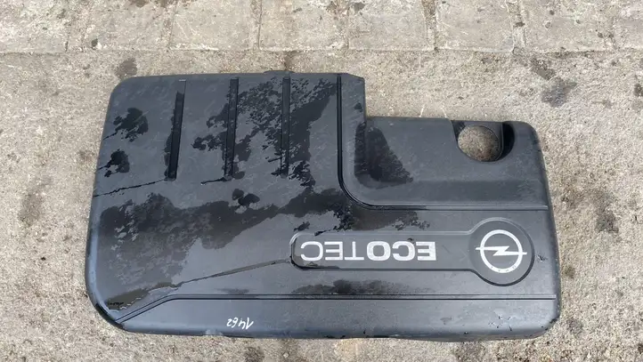 Opel Astra J (2009 - 2012) 55581775 Крышка двигателя декоративная — фото 1