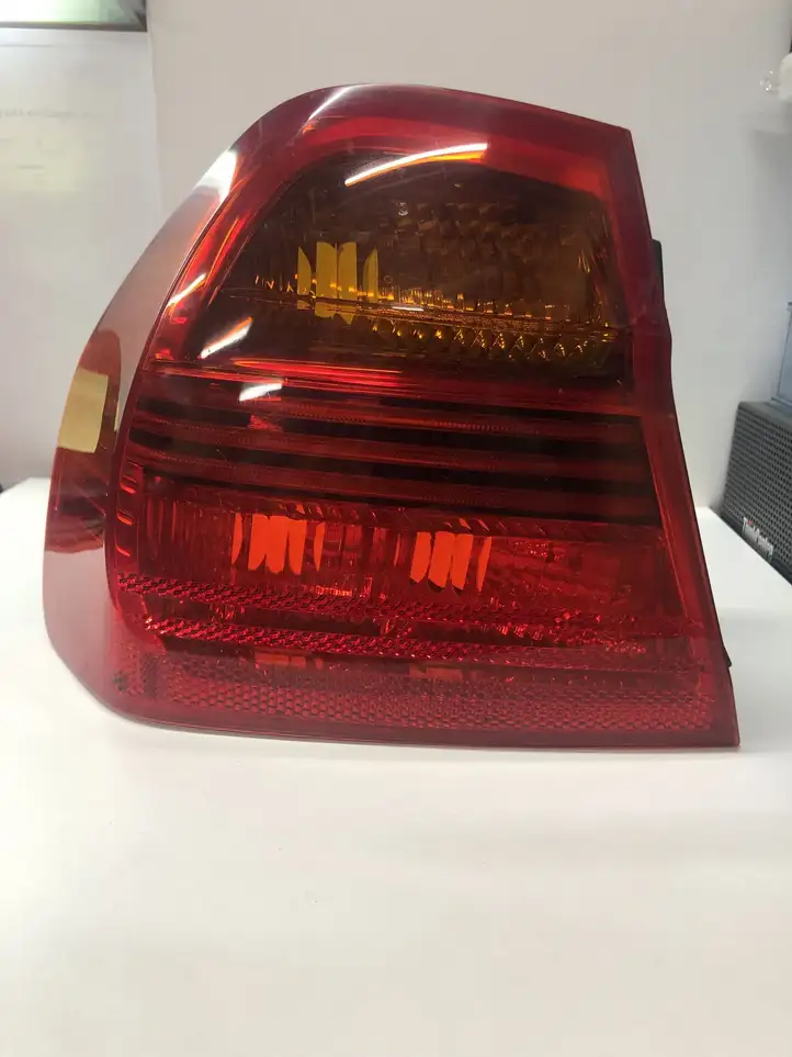 BMW 3 E90 E91 (2005 - 2012) 6937457 Задний фонарь в кузове — фото 1