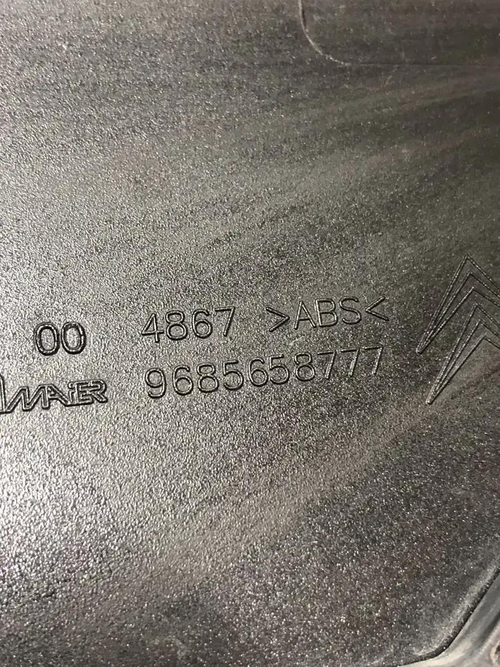 Citroen C5 (2008 - 2017) 9685658777 Облицовка заднего бокового стекла — фото 4