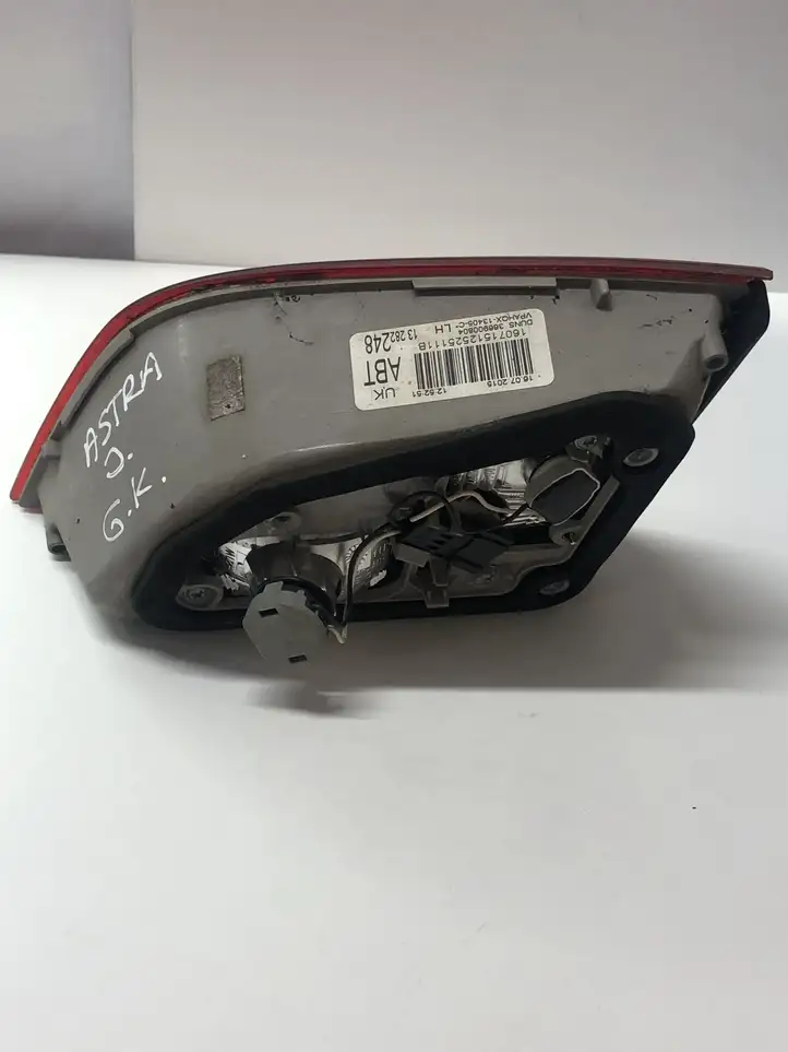 Opel Astra J (2012 - 2015) 13282248 Задний фонарь в крышке багажника — фото 3