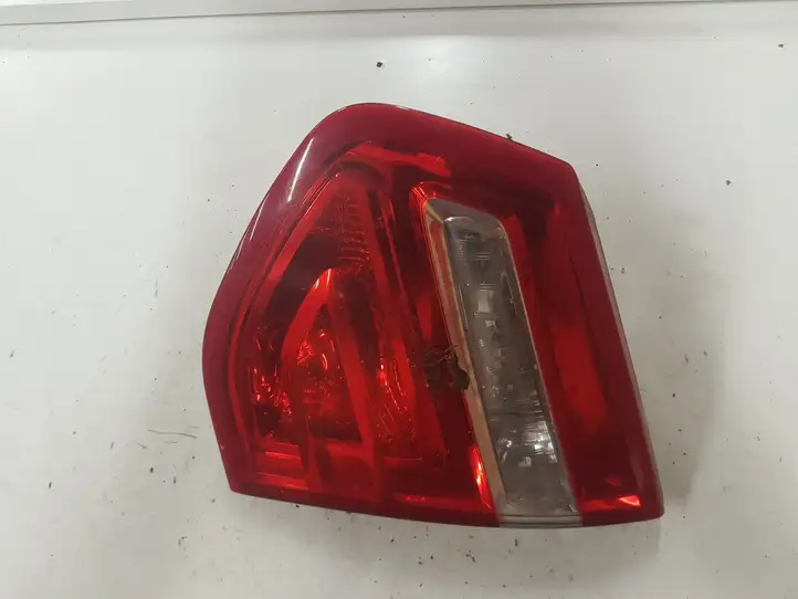 Citroen C4 I Picasso (2006 - 2013) 9653547677 Задний фонарь в крышке багажника — фото 4