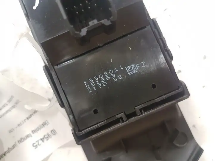 Opel Astra J (2009 - 2012) 13305011 Кнопка стеклоподъемников — фото 2