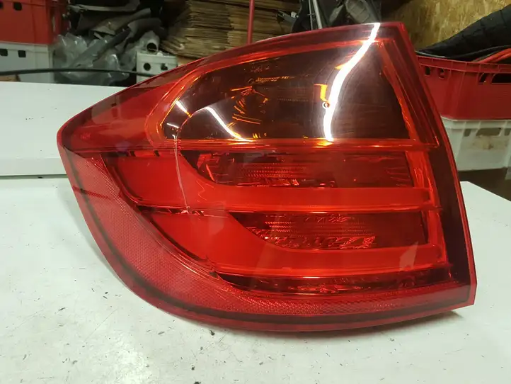 BMW 3 F30 F35 F31 (2012 - 2018) 1090106 Задний фонарь в кузове — фото 1