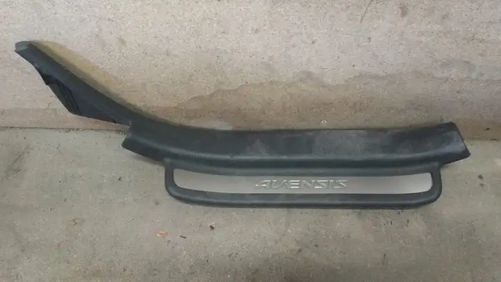 Toyota Avensis T250 (2003 - 2006) 6791705040 Внутренняя отделка заднего порога — фото 1
