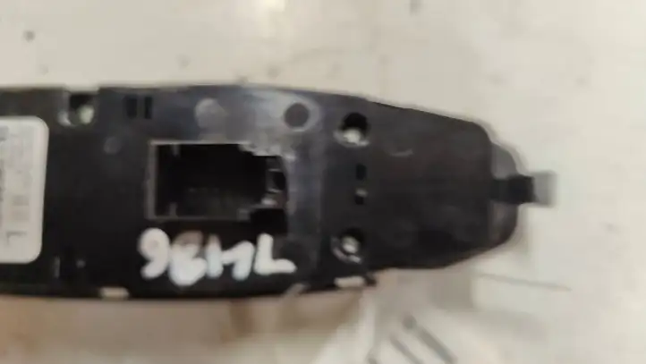 BMW 3 F30 F35 F31 (2012 - 2018) 920711002 Блок кнопок стеклоподъемников — фото 4