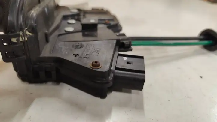 Kia Sorento (2009 - 2014) 5220SX0D0 Замок передней двери — фото 4