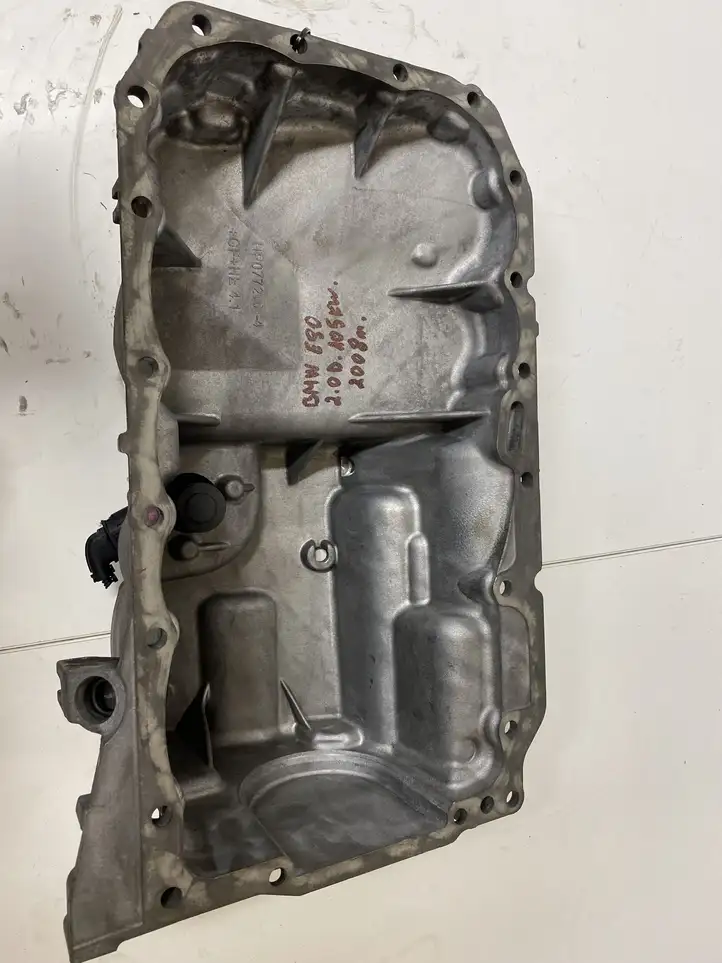 BMW 3 E90 E91 (2005 - 2012) 11137797969 Картер двигателя — фото 7