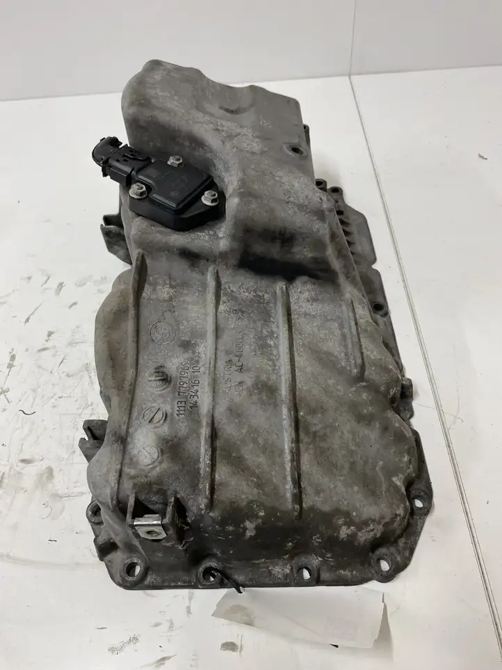 BMW 3 E90 E91 (2005 - 2012) 11137797969 Картер двигателя — фото 8