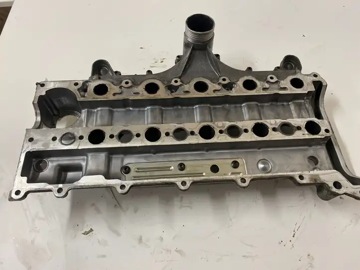 Volvo V70 (2004 - 2007) 08692397004 Крышка головки блока цилиндров — фото 2