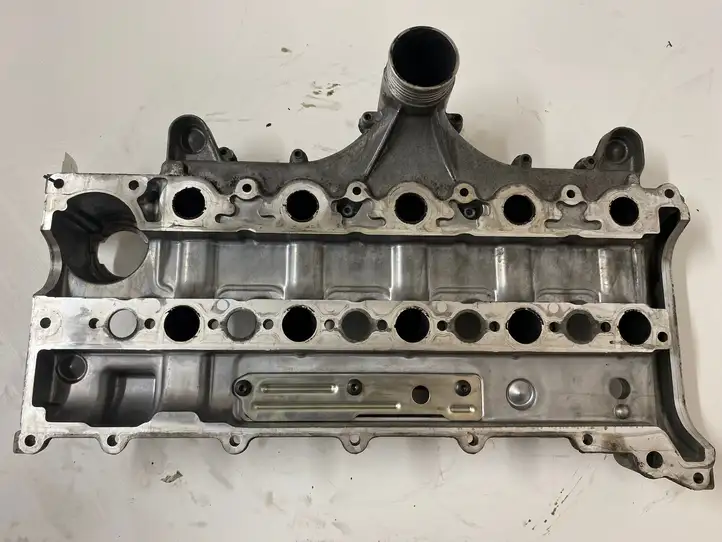 Volvo V70 (2004 - 2007) 08692397004 Крышка головки блока цилиндров — фото 3