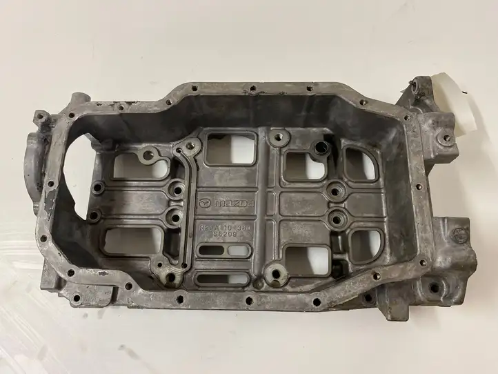 Mazda CX-7 (2009 - 2014) R2AA10380 Картер двигателя — фото 3