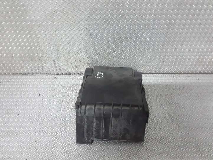 Volkswagen PASSAT B7 (2011 - 2014)  1K0937132F Крышка ящика предохранителей