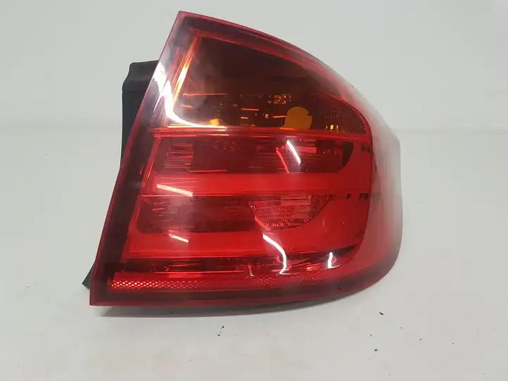 BMW 3 F30 F35 F31 (2012 - 2018) I090106 Задний фонарь в кузове — фото 1