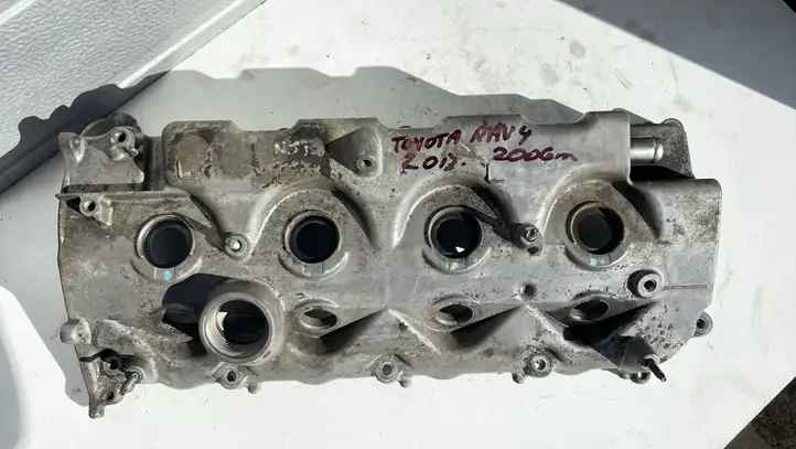 Toyota RAV 4 (XA20) (2000 - 2005) Крышка головки блока цилиндров — фото 2