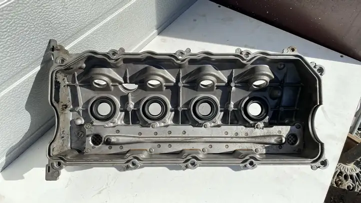 Toyota RAV 4 (XA20) (2000 - 2005) Крышка головки блока цилиндров — фото 4