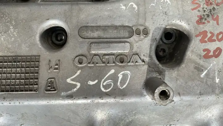 Volvo S60 (2000 - 2004) Крышка головки блока цилиндров — фото 5