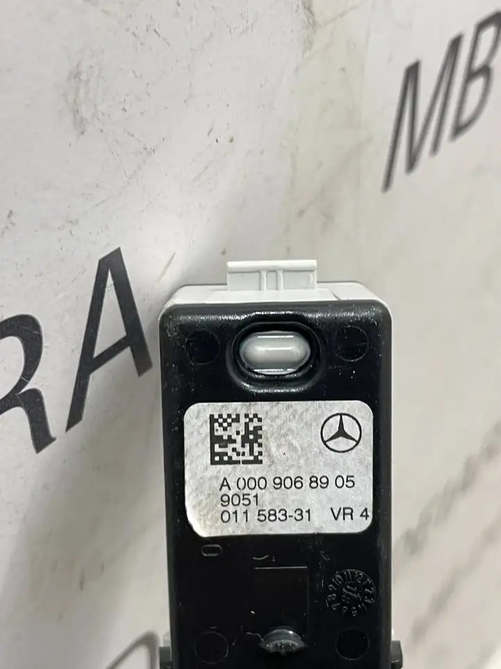Mercedes-Benz C W205 (2014 - 2021) A0009068905 Потолочная ручка задняя — фото 2