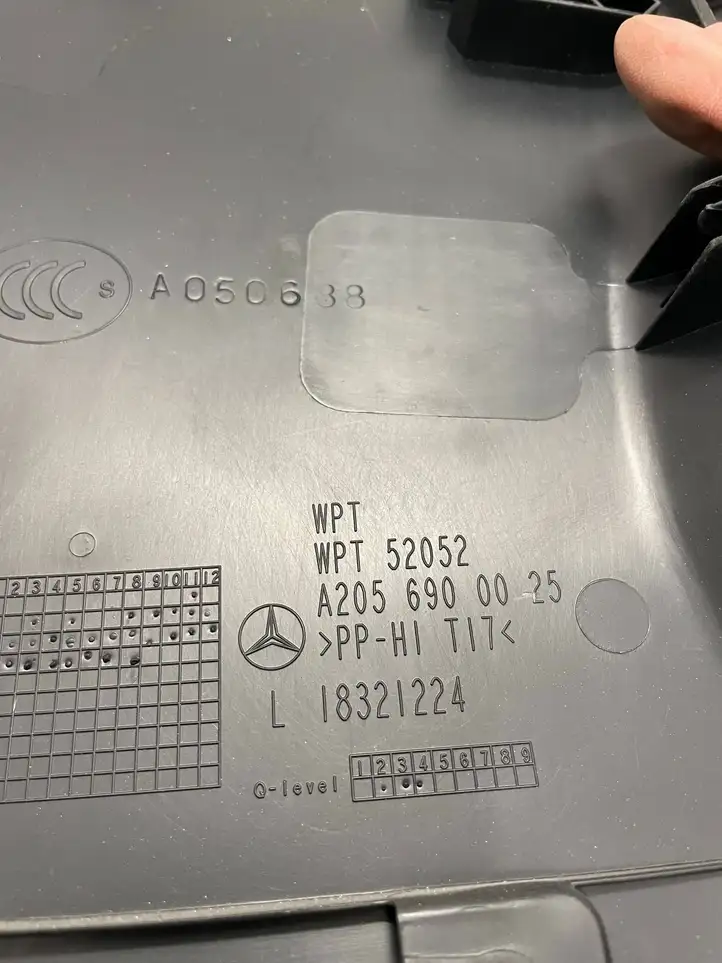 Mercedes-Benz C W205 (2014 - 2021) A2056900025 Нижняя обшивка стойки B — фото 2