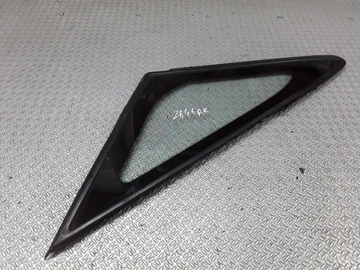 Mitsubishi Grandis (2003 - 2012)   Треугольное стекло в передней части кузова