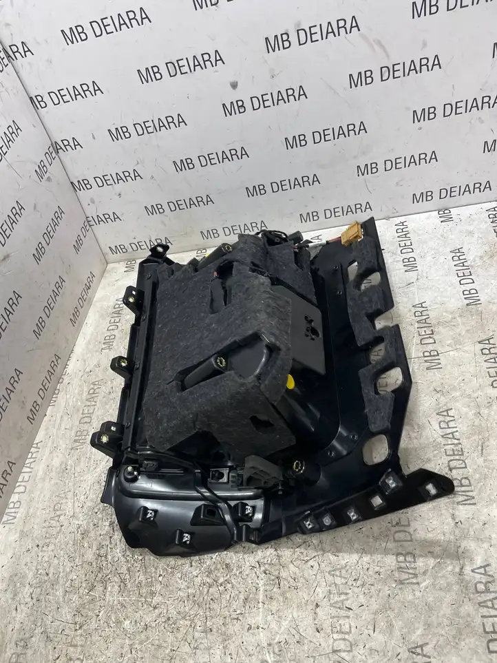 Porsche Macan (95B) (2014 - 2018) 95B857558A Вещевой ящик — фото 1