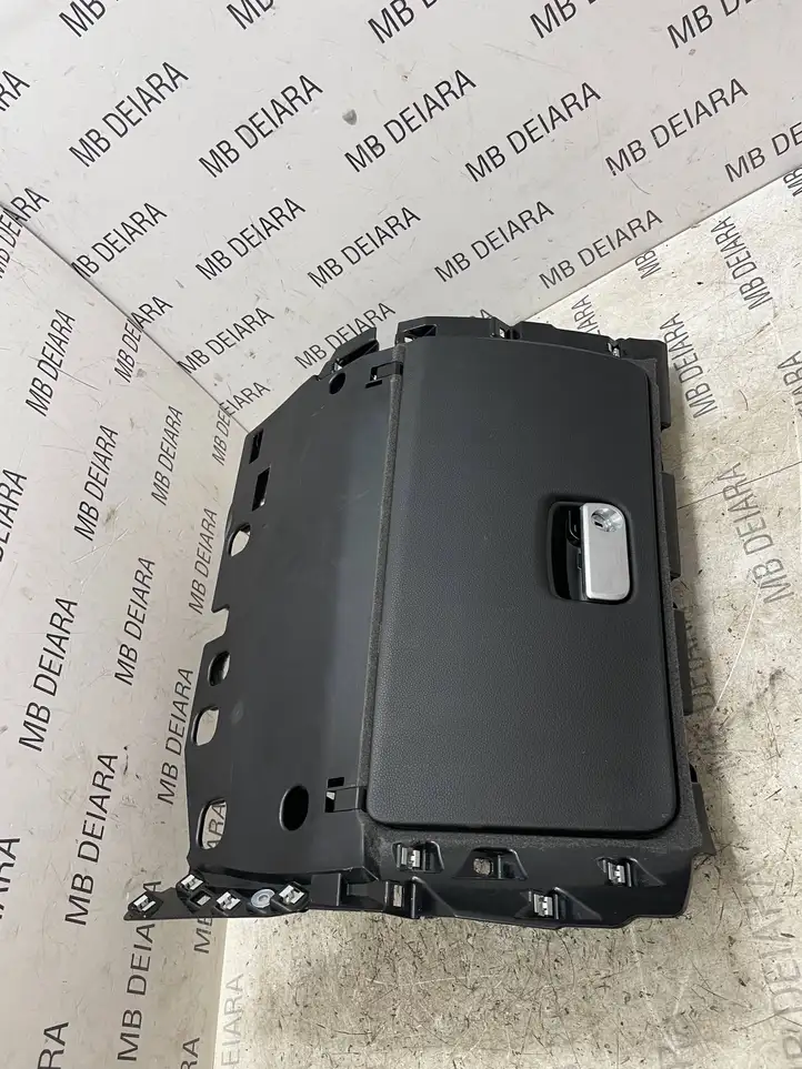 Porsche Macan (95B) (2014 - 2018) 95B857558A Вещевой ящик — фото 3