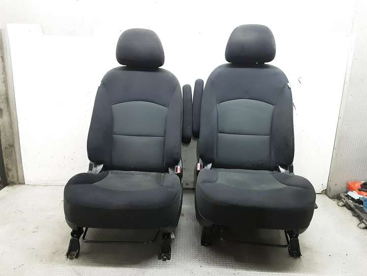 Mitsubishi Grandis (2003 - 2012)   Комплект отделки дверей
