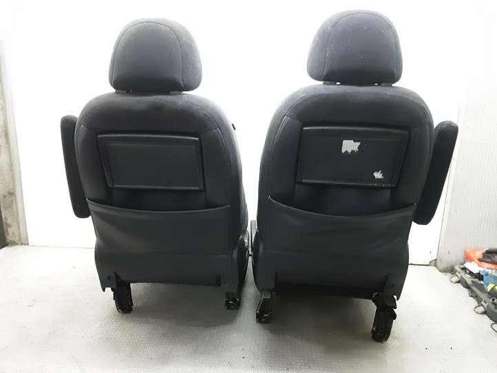 Mitsubishi Grandis (2003 - 2012)   Комплект отделки дверей