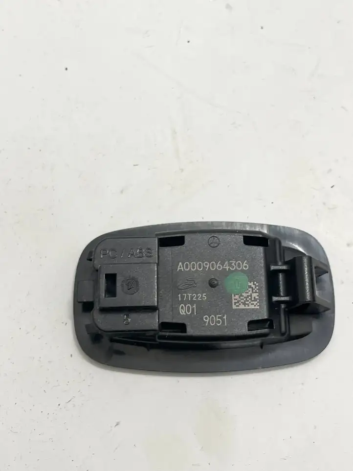 Mercedes-Benz C W205 (2014 - 2021) A0009064306 Плафон салона — фото 2