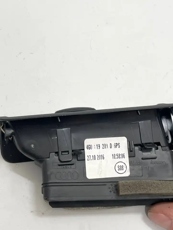 Audi Q7 4L (2009 - 2015) 4G0119209D Боковой воздушный дефлектор — фото 2
