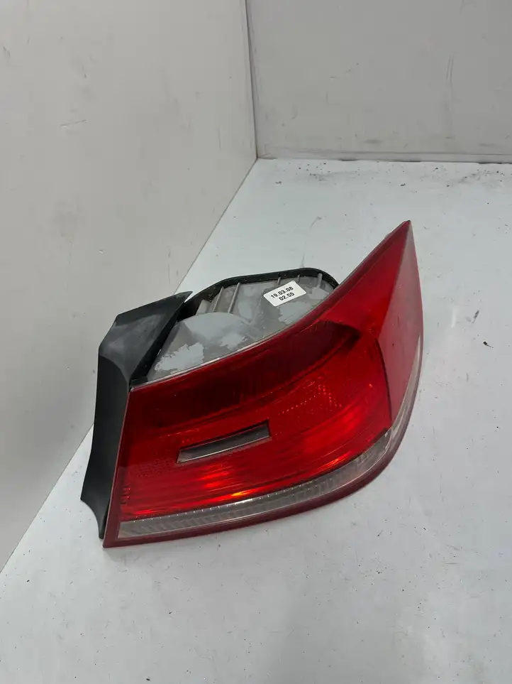 BMW 3 E92 E93 (2005 - 2014) 63214428214 Задний фонарь в кузове — фото 1