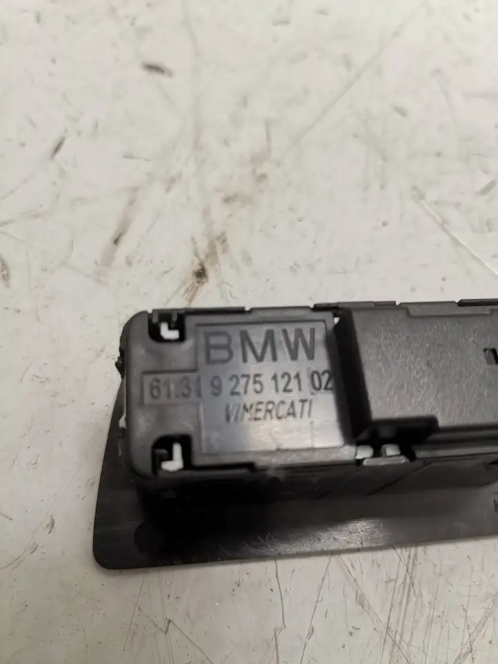 BMW 3 F30 F35 F31 (2012 - 2018) 9275121 Кнопка закрытия багажника — фото 2