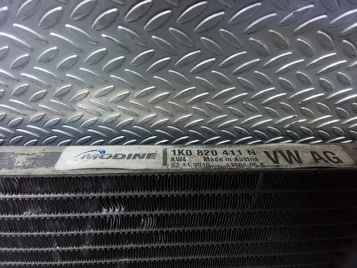 Volkswagen Caddy (2010 - 2015) 1K0820411N Радиатор кондиционера — фото 3