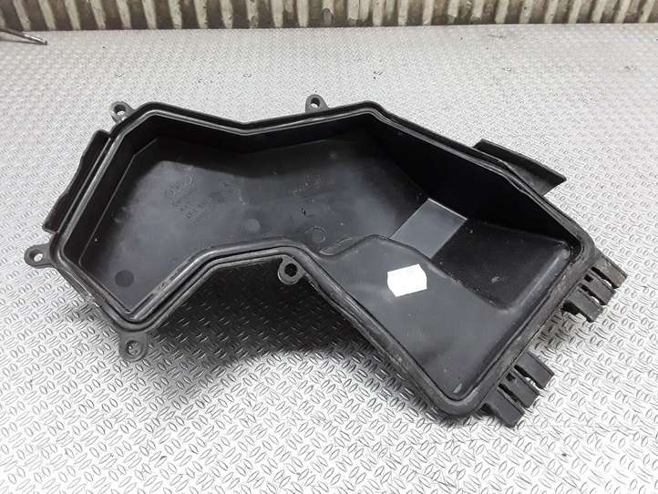 Audi A6 (2004 - 2008)  4F1937576 Крышка ящика предохранителей