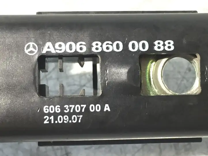 Mercedes-Benz Sprinter W906 (2006 - 2018) A9068600088 Регулятор ремня безопасности — фото 2